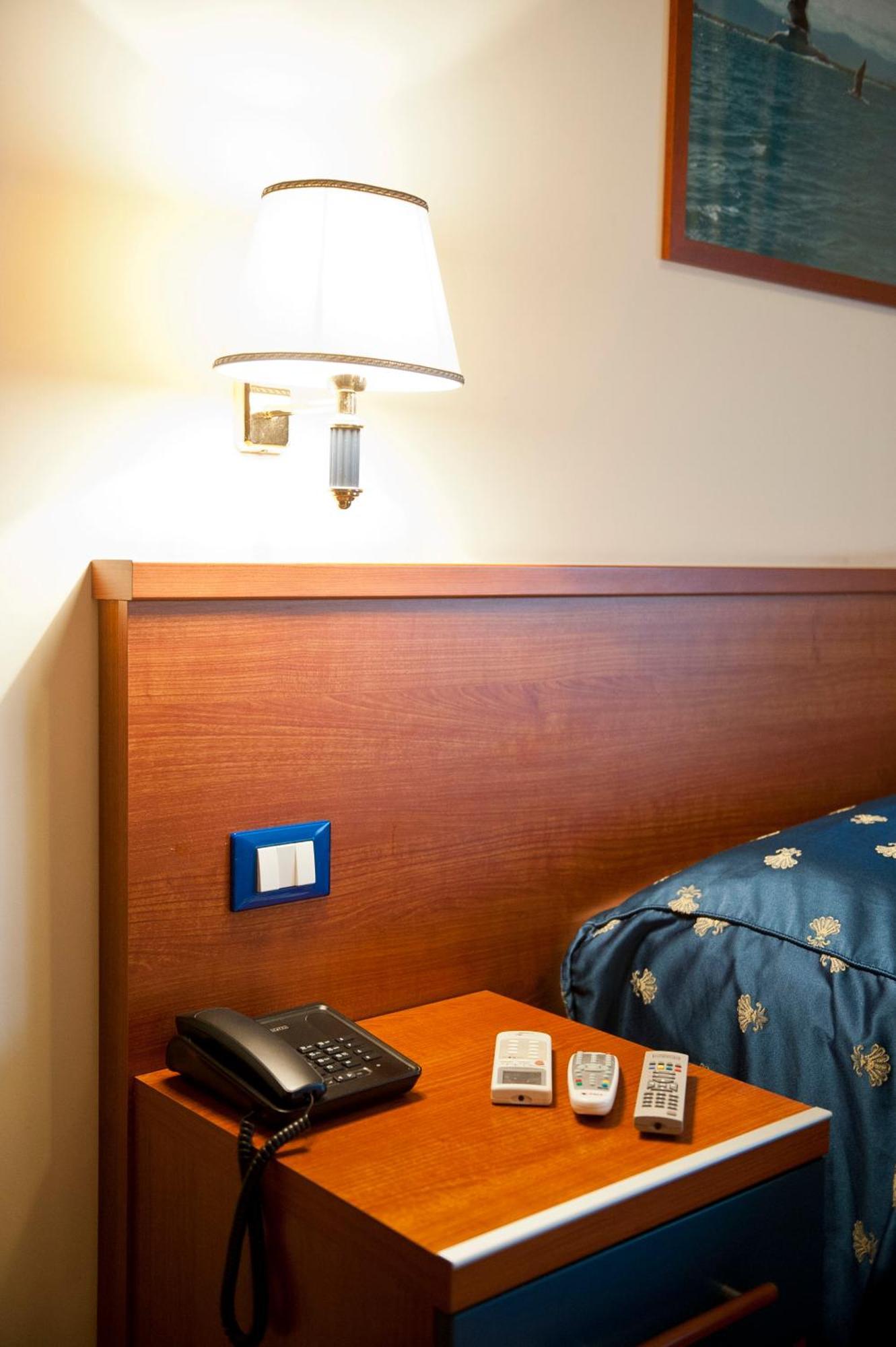 רומא Hotel 4 Pini מראה חיצוני תמונה