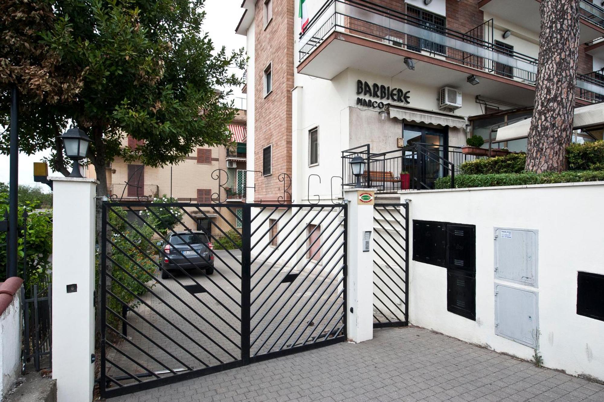 רומא Hotel 4 Pini מראה חיצוני תמונה