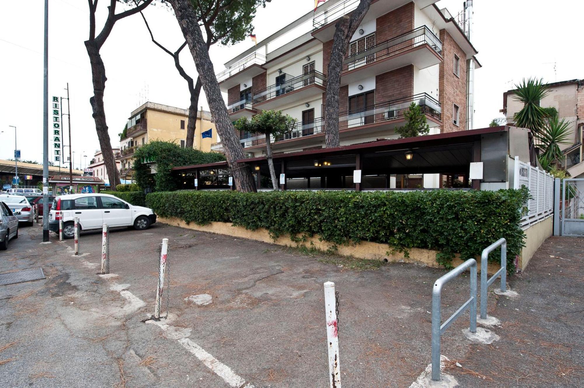 רומא Hotel 4 Pini מראה חיצוני תמונה