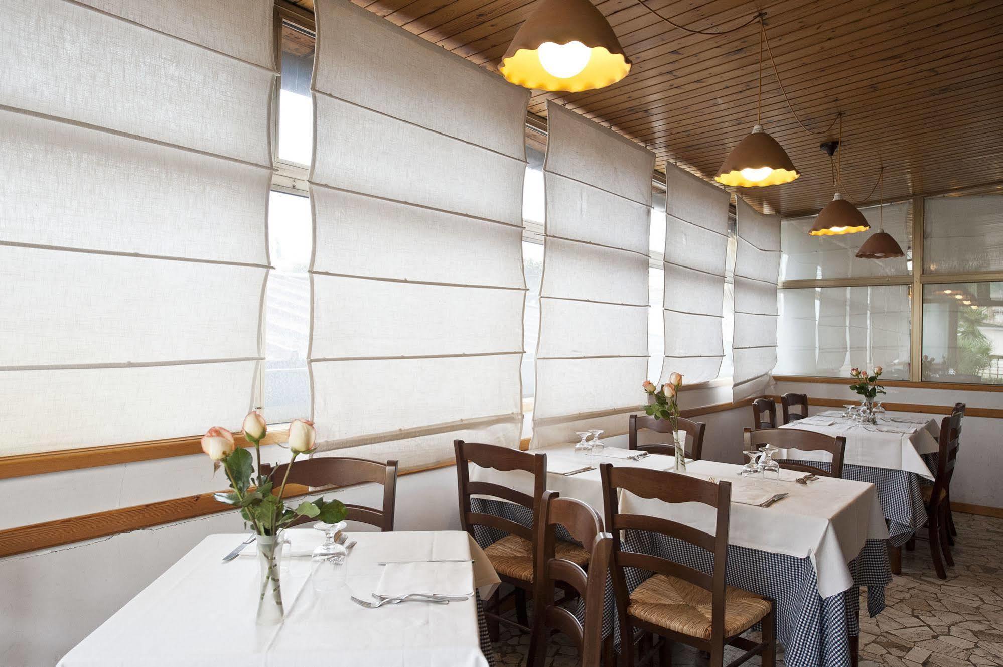 רומא Hotel 4 Pini מראה חיצוני תמונה